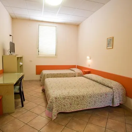 Shalom Hotel